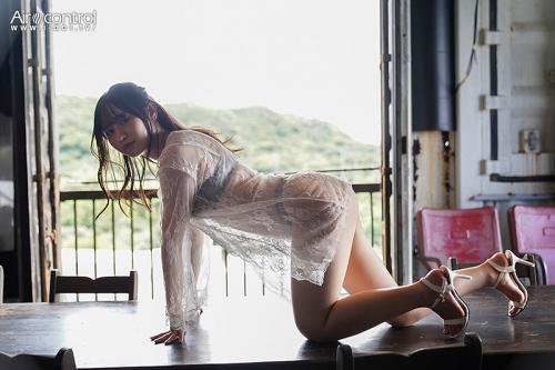【小野六花】18歳の超絶美少女がその美し過ぎる裸体を披露する？！はしゃぐ姿が可愛すぎて目が離せませんよ！！！