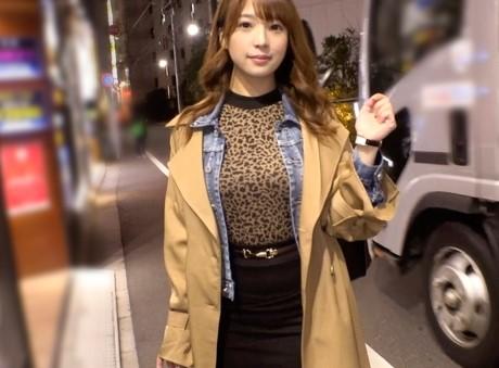 『デリヘル嬢です♥』歌舞伎町で24歳の美人風俗嬢をナンパ？！かつてNO１にもなったテクを味わっちゃう！【エロ動画】
