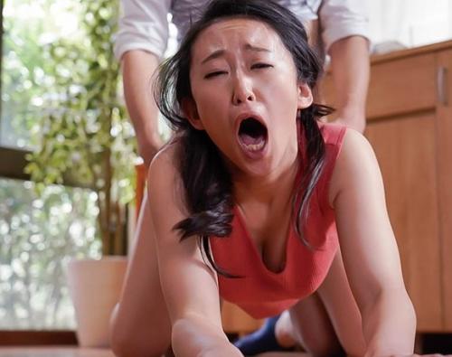 【ながえスタイル】『あぁあ、スゴイ！！』若い男にオナニーを覗かれ襲われた巨乳美人妻！男のデカチンで絶頂してしまう！！