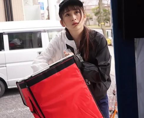 『自転車、漕ぐだけですか？』20歳のアプリ宅配美少女が賞金に釣られてアクメ自転車に！大量潮吹きセックスしちゃう！【MM号】