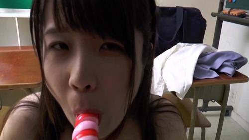 【西川ゆず希】恥ずかしがり屋の美少女が着エロに挑戦する！？きわどい衣装と小さなビキニ姿も見せてくれます！！