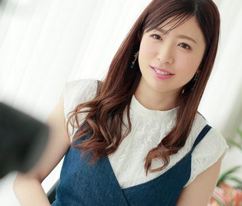 【人妻デビュー】28歳の女子アナ系美人妻が夫婦関係のマンネリ化を解消するために衝撃のAVデビュー？【弘中優】