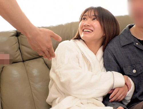 『な、何もしてないよ…』メモリアルヌードの撮影のはずが若い男優のチンポに発情した美人妻！旦那に内緒で中出しセックス！？