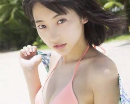 【武田玲奈】CM、ドラマで大人気の若手女優が美し過ぎる水着姿を披露？！笑顔だけで癒されちゃいます！！