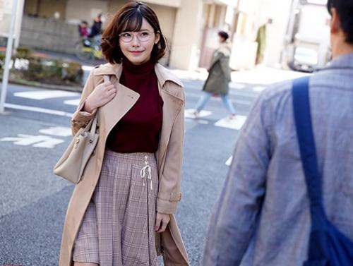『毎朝、通学路ですれ違う美女はまさかの変態女だった？！』チンポ中毒の淫乱マゾ肉便器だったなんて！？【深田えいみ】