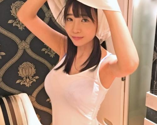 『性欲が強い上に押しに弱いww』真面目そうな巨乳美少女が実はヤリマン？！敏感ボディですぐにイッちゃう！？【エロ動画】
