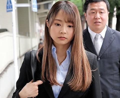 『何、見てんのよ！』高飛車な女上司とまさかの相部屋？！女の上司に跨られ、杭打ちピストンで精子を抜き取られる！【河南実里】