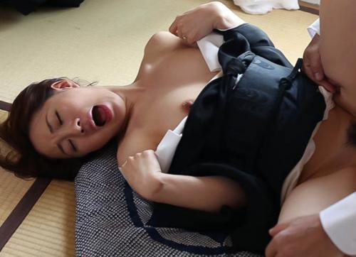 【ながえスタイル】『まだ喪が明けてないですよ…』未亡人が夫の遺影の前で他の男に抱かれてしまう？！【成宮いろは】