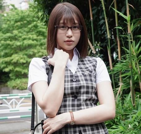 【唯井まひろ】『気持ちいいことしたいだけ♥』経理の真面目な美女が実はSNSで男を漁るヤリマンビッチでした！？