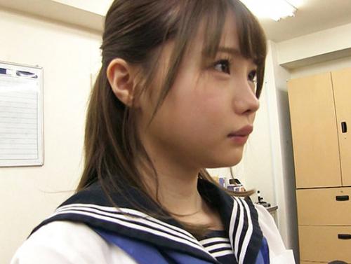 【OLスーツvs学生制服】どっちも堪能できるクラブがある？！最後はロリ系美少女の髪にぶっかけちゃいます！【松本いちか】