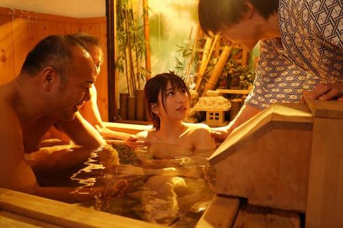 【社員旅行NTR】温泉好きな会社の先輩達にボクの奥さんが中出しされまくってた！それを喜ぶ変態女だった！【唯井まひろ】