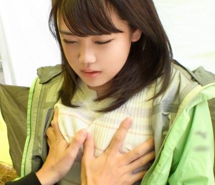 『童貞君の筆おろしのはずが？！』21歳の彼氏持ちの美少女が童貞のフリをした男優にイカされちゃう？！【エロ動画】