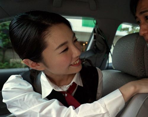 【痴女タクシー】美人運転手は獲物を求めて今日も運転！？童貞を見つけたら襲っちゃいます！！【瀬名ひかり】