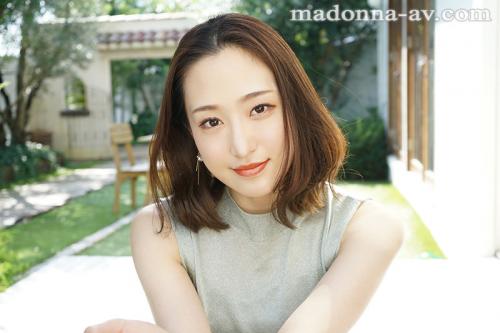 【人妻デビュー】吸い込まれそうな魔性の瞳？！31歳の美人過ぎる人妻がAVデビュー？！人妻界のホープが誕生しました？！