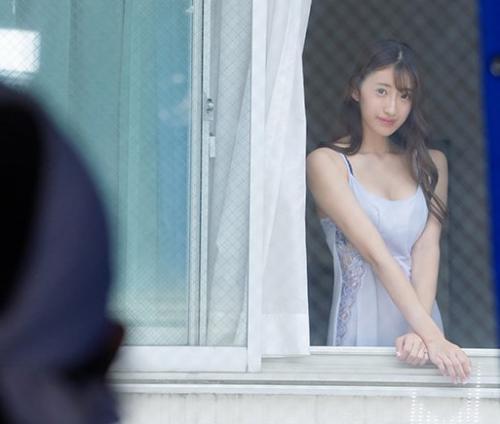 【人妻NTR】『汗の臭いが好き♥』モデル級のスタイルの美女がボクを誘惑してくる？！人生大逆転した話！！【星宮一花】