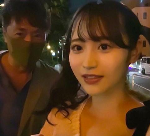 【小野六花】18歳のロリ系美少女ＡＶ女優と三人の男優がデートする？！もちろん、最後はセックスですよね！？