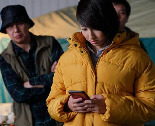 【美人妻レイプ】町内会のキャンプに参加したら女は妻一人？！絶倫親父達に泥酔させられ輪姦される衝撃映像！？【本田瞳】