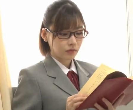 【優等生援交】クラスの優等生タイプの美少女が放課後は援交？！ドエロ過ぎる痴女プレイで親父に中出しさせる！【深田えいみ】