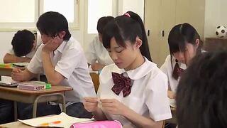 【初芽里奈】前戯もなしにいきなりの挿入が始まる。生徒から先生…