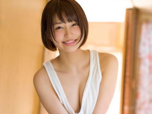 グラビアアイドルの唯井まひろちゃんがAV出演！純粋無垢、正真正銘の美少女がカメラの前で…
