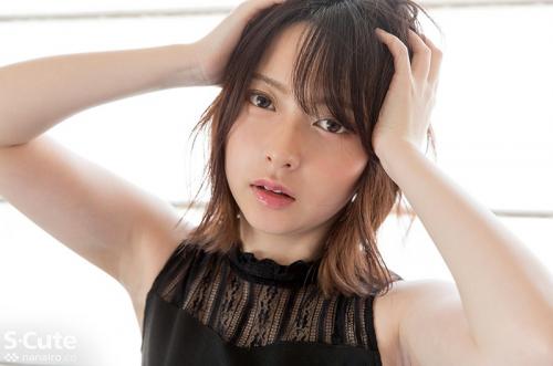 【綾野鈴珠】エッチ中はなんて幸せそうな顔して喘ぐん色白美少女。激しい騎乗位は必見！喘ぎ声が可愛い