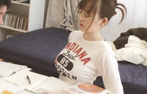 メガネをかけた地味っ娘だったが巨乳である事に気が付く。地味な女のイヤラシい体に想像以上の興奮！