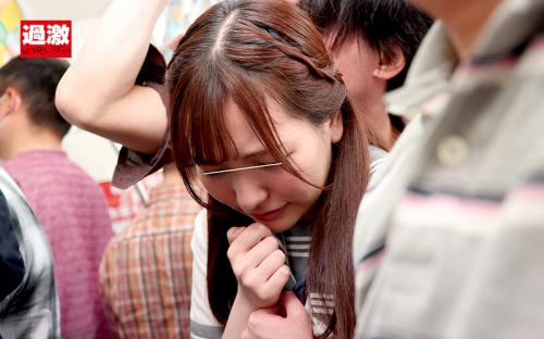 【素人】膝上25cm以上の超絶ミニの女子校生を痴漢！声も出せない状況でガンガン突きまくる！
