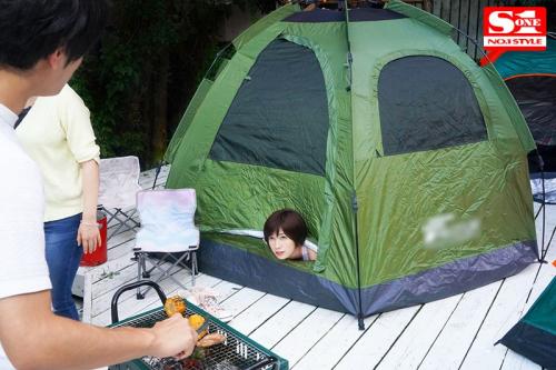 【奥田咲】旦那が肉を焼いている14分間にテントの中で寝取られ続ける巨乳妻