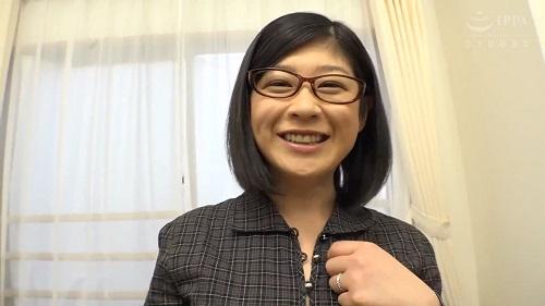【素人】AV面接にやってきたデカ乳メガネ人妻さんが他人棒にイキ堕ちる！