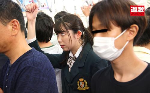 【素人】痴漢師2人に挟み撃ちされ逃げられず上下の穴を塞がれた気弱な性格の女子校生
