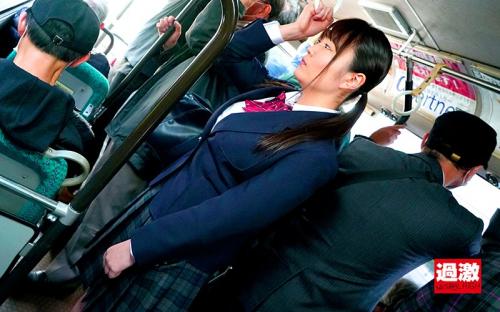 【紗霧ひなた】満員バスで背後からHカップ女子校生のもっちり柔乳おっぱいを揉みまくる！