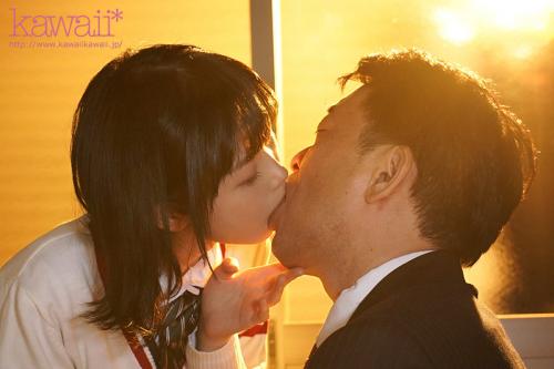 【日向なつ】美少女JKは唾液を交えて中年教師を誘惑しまくりベロベロ舐めしゃぶり！