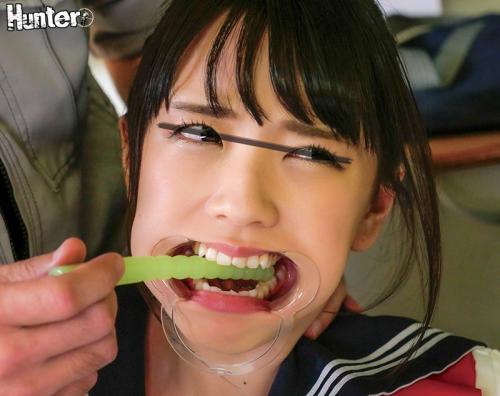 【素人】止まらない嗚咽やえずき汁！可愛い女子校生に極太ディルドを喉奥まで無理矢理挿れる！