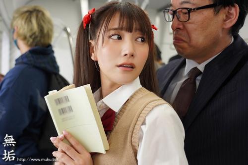 【初川みなみ】執拗な愛撫に敏感すぎる身体の美少女JKは愛液を垂れ流し痴漢おじさんに処女を奪われてしまうのだった