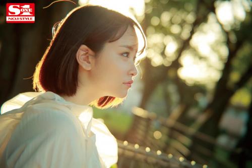 【愛宝すず】息を呑むほどの白…絶対的な透明感…何にも染まっていない未完成な巨乳少女の初ベスト！