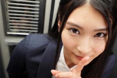 《VR》【本庄鈴】片思いの先輩OLが女子更衣室のロッカーに隠していた