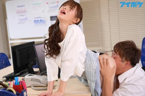 《相沢みなみ》無意識に…無自覚に…無防備に…パンチラ誘惑するOL！挑発的なパンチラ姿に最大欲求が沸き起こる！！