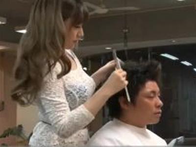#痴女 #企画 『ここならバレませんから♡』痴女な美容師が男性客を魅了して性行為！削除前に見なきゃ損