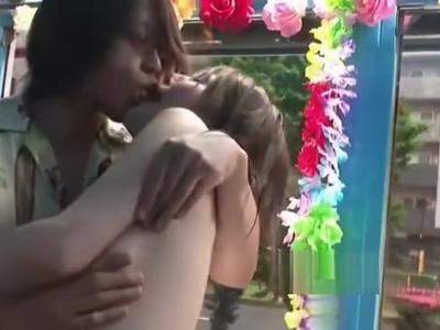 #見えてないよね??#浮気 【見えてないよね??】ラブラブなアベックの彼女に大人のマシンを使うとノースキンで挿入できた！女性が見てもいい18禁動画