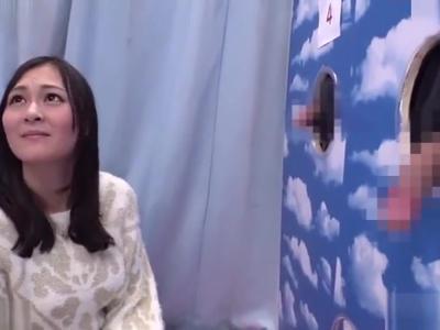 #外見える!?#女子大生 「多分これかなぁ？」カップル限定チンポ当て企画で間違えたJDがあれあれもない姿に！体型が素晴らしい女の子