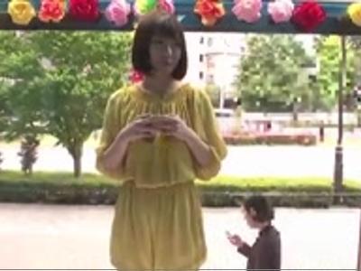 #見えてないよね??#企画 【見えてないよね??】ラブラブな恋人の彼女に気持ちい道具を使うと避妊なしで挿入できた！即抜け注意なスケベ動画