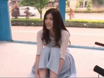 #外見える!?#おもちゃ 【エロエロカー】引き締まった体の美女にエロエステからのチンポ挿入！100％興奮しちゃうエロ動画