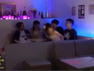 #素人 #キャバ嬢 『誰？王様…！』美人なキャバ嬢たちと店内でエッチな王様ゲーム！おかずにしたい18禁映像