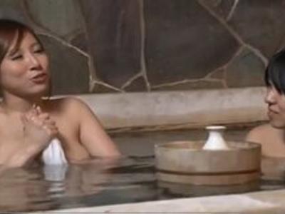 #おっぱい #エロ動画 『みんなには内緒だよ♡』きれいな人妻が若者と混浴して不倫ファック！ギンギン確実