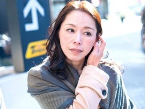【五十路】立ち姿からもエロスが溢れ出しているおばさまが不倫中だしSEXしてしまう！