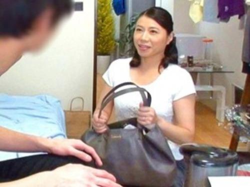 【五十路熟女】おばさんレンタルから来た美熟女な清水さんはまるで本当の母の様に優しくて甘えてみたらSEXまでさせてくれた♡