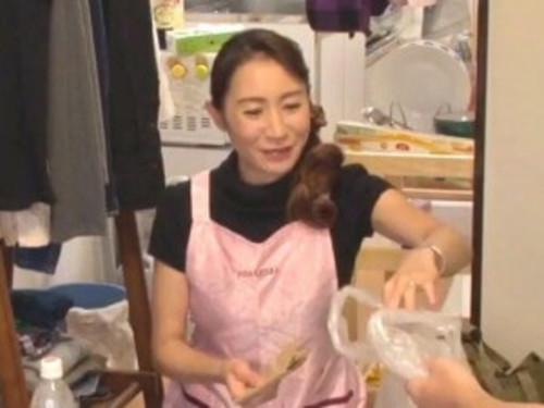 【五十路熟女】間違った事をしてしまっても許してくれる聖母！仕事で来たマダムは若者の性事情も寛大な心で受け入れてくれる！