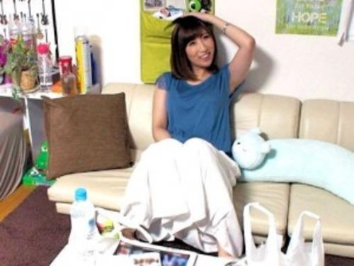 【人妻ナンパ】巨乳巨尻のマダムが男に口説かれノコノコと部屋について来た！巨乳を揉むとエロモードスイッチON！