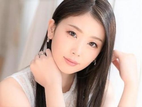 【小松杏】❤Ｔバック履く美熟女のピンク乳首責めるしみけんとの処女作❤元モデルの小顔な清楚系奥様が大人のビデオに初出演❤