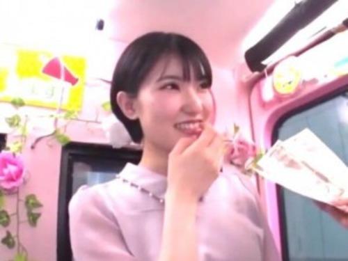 【MM便】ショートカットが似合う予備校生が集中力向上Trainingと称した顔面騎乗くんにインタビューでお漏らし駄々洩れ！
